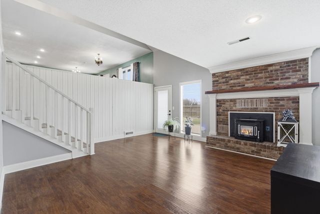 1309 E Knobhill Street, Springfield, MO 65804