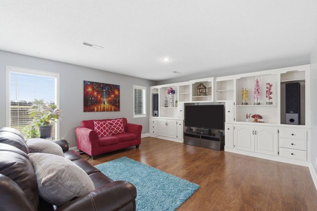 1309 E Knobhill Street, Springfield, MO 65804