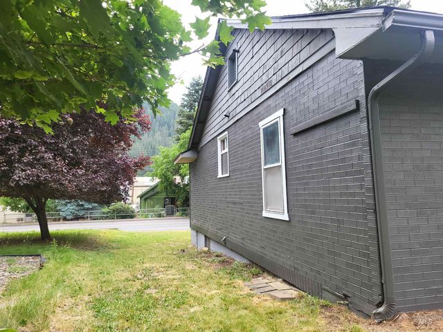 732 Riverside Avenue, Orofino, ID 83544