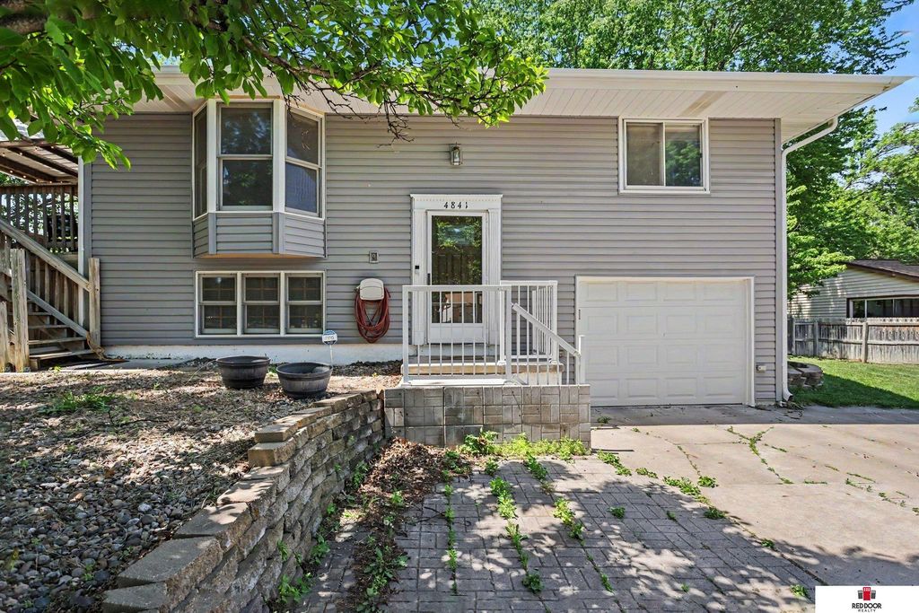 4841 Goldenrod Lane, Lincoln, NE 68512