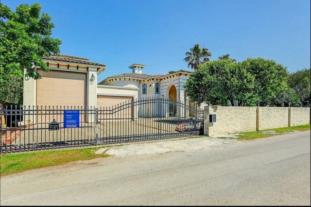 135 1st Street, Dickinson, TX 77539