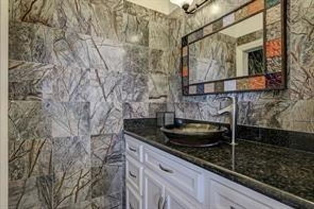 135 1st Street, Dickinson, TX 77539