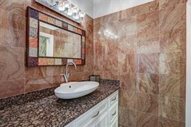 135 1st Street, Dickinson, TX 77539