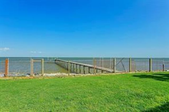 135 1st Street, Dickinson, TX 77539