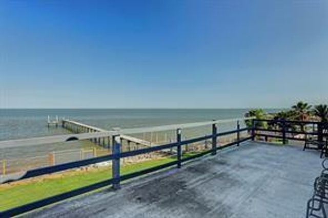 135 1st Street, Dickinson, TX 77539