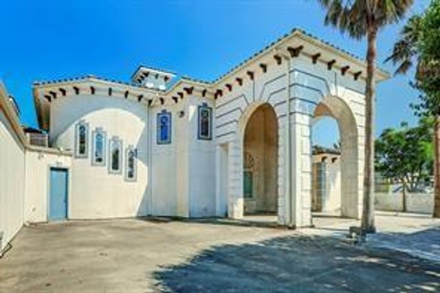 135 1st Street, Dickinson, TX 77539