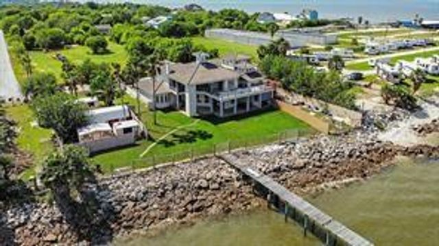 135 1st Street, Dickinson, TX 77539