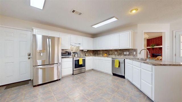 119 Oakdale Drive, Silsbee, TX 77656