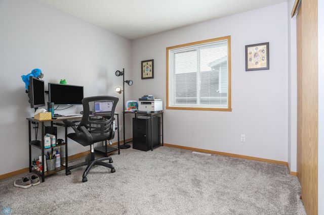 5124 10th Avenue S, Fargo, ND 58103