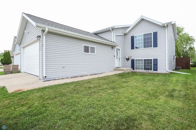 5124 10th Avenue S, Fargo, ND 58103