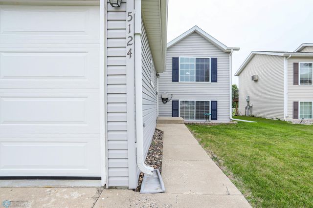5124 10th Avenue S, Fargo, ND 58103