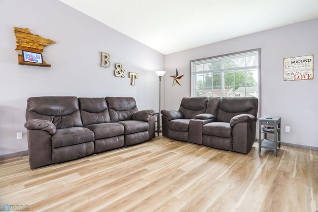 5124 10th Avenue S, Fargo, ND 58103