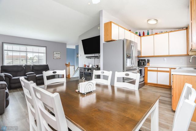 5124 10th Avenue S, Fargo, ND 58103