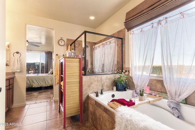 6658 E SADDLEHORN Circle, Hereford, AZ 85615