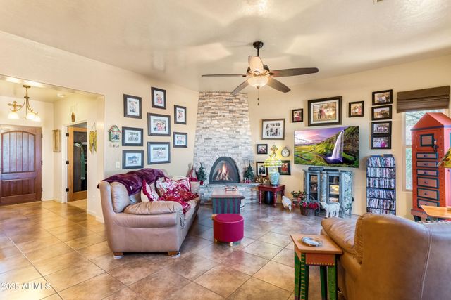 6658 E SADDLEHORN Circle, Hereford, AZ 85615