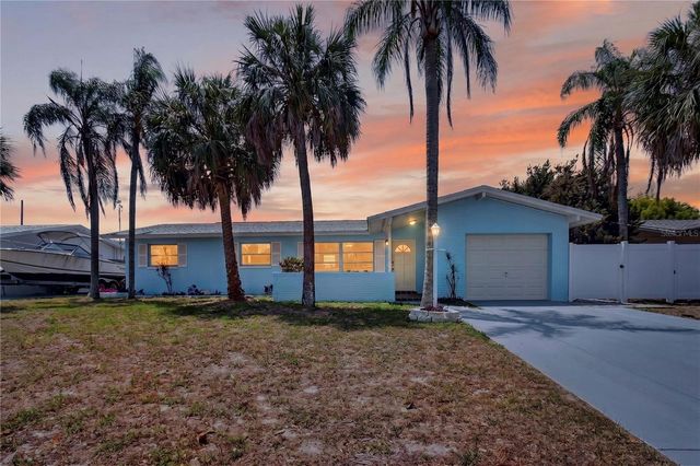 13746 MARTINIQUE DRIVE, Seminole, FL 33776