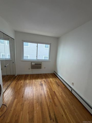 920 Broadway 16, Woodmere, NY 11598