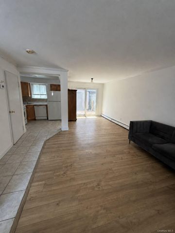 920 Broadway 16, Woodmere, NY 11598