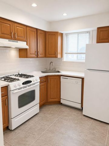 920 Broadway 16, Woodmere, NY 11598