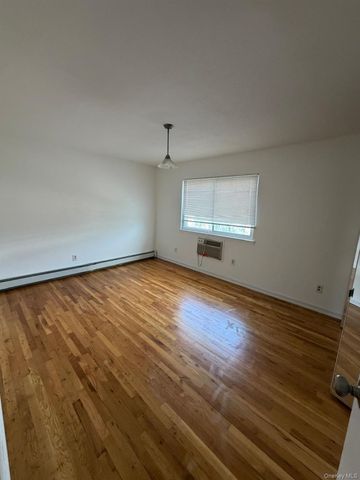 920 Broadway 16, Woodmere, NY 11598