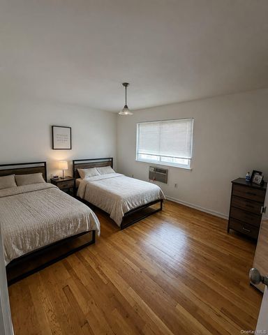920 Broadway 16, Woodmere, NY 11598
