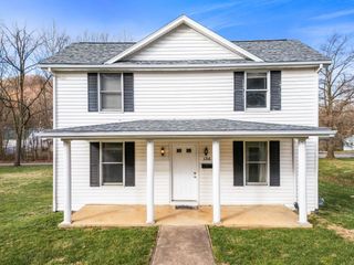 1316 E MAIN ST, Waynesboro, VA 22980