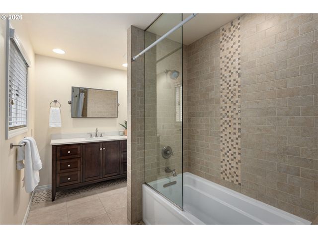 1196 Nw WEYBRIDGE Way, Beaverton, OR 97006