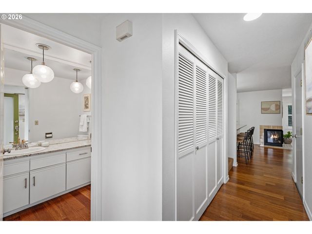 1196 Nw WEYBRIDGE Way, Beaverton, OR 97006