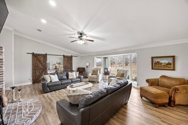 11 Bluff Drive, Russellville, AR 72802