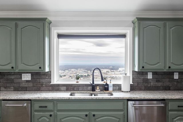 11 Bluff Drive, Russellville, AR 72802