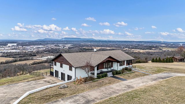 11 Bluff Drive, Russellville, AR 72802