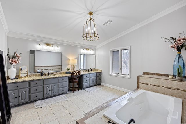 11 Bluff Drive, Russellville, AR 72802