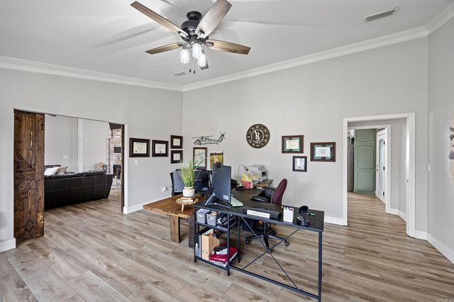 11 Bluff Drive, Russellville, AR 72802