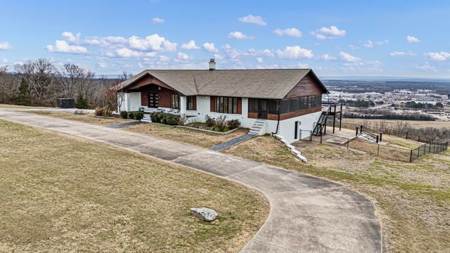 11 Bluff Drive, Russellville, AR 72802