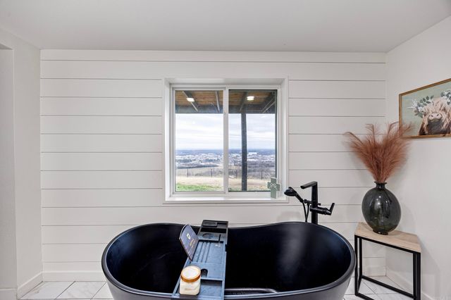 11 Bluff Drive, Russellville, AR 72802