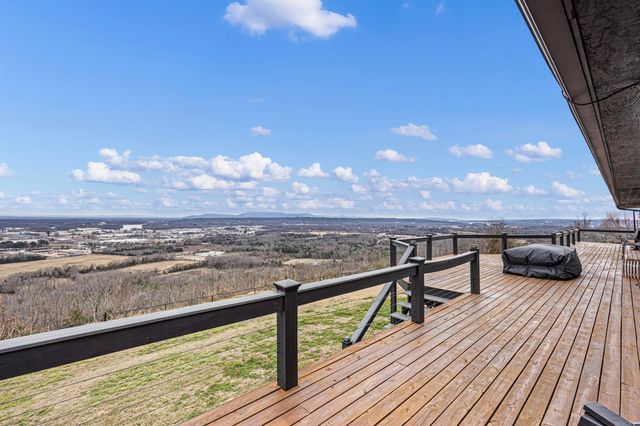 11 Bluff Drive, Russellville, AR 72802