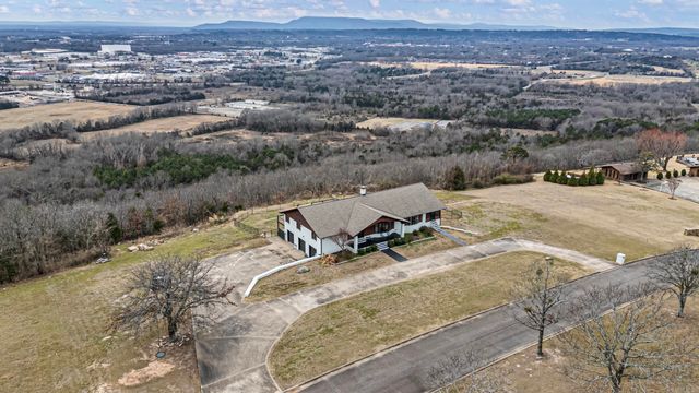 11 Bluff Drive, Russellville, AR 72802