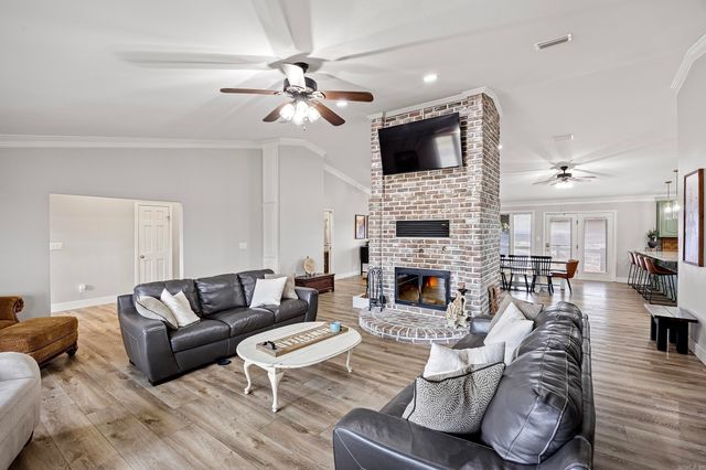 11 Bluff Drive, Russellville, AR 72802