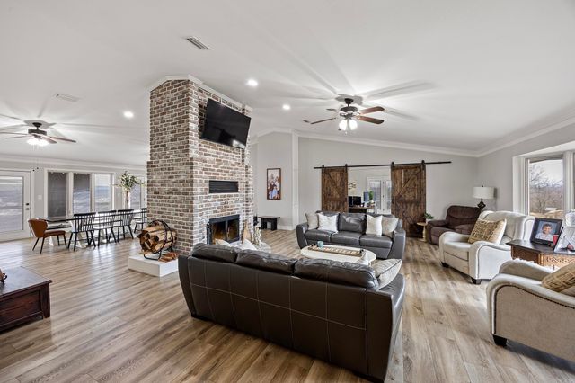 11 Bluff Drive, Russellville, AR 72802