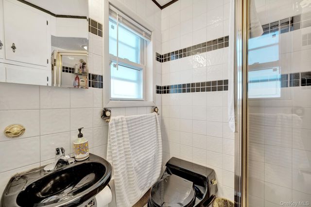 1 Stauber Drive, Plainview, NY 11803