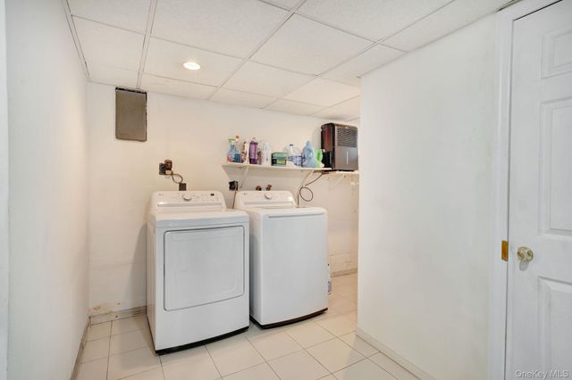 1 Stauber Drive, Plainview, NY 11803