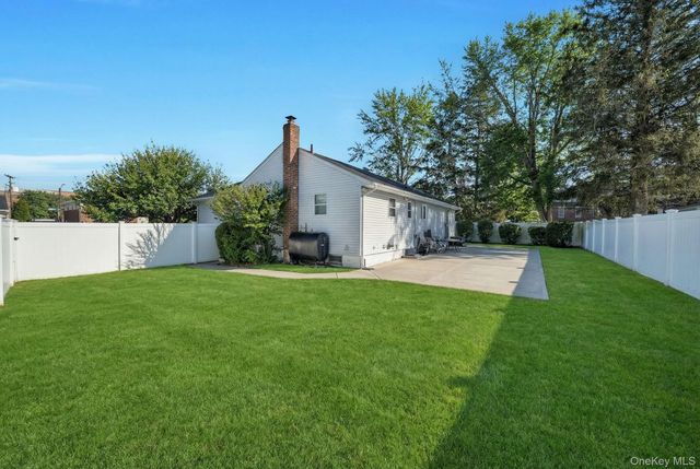 1 Stauber Drive, Plainview, NY 11803