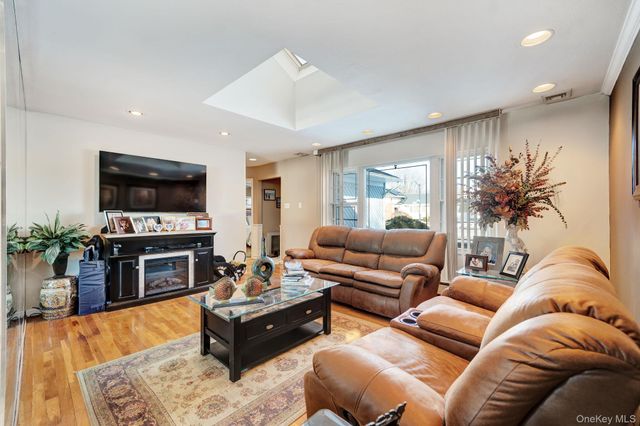 1 Stauber Drive, Plainview, NY 11803