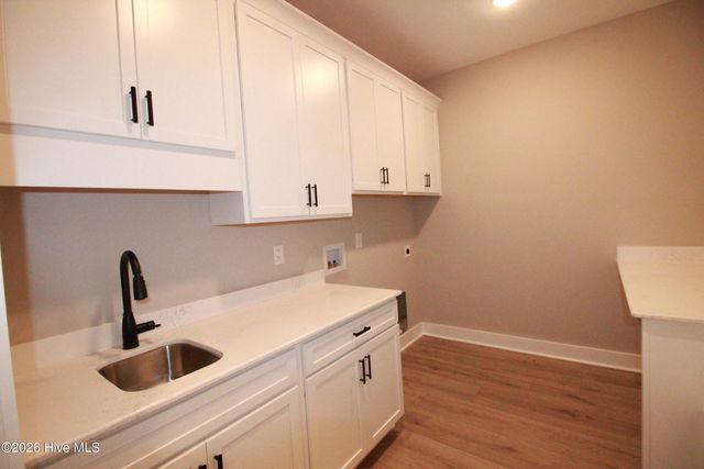 110 Lawrence Overlook, West End, NC 27376