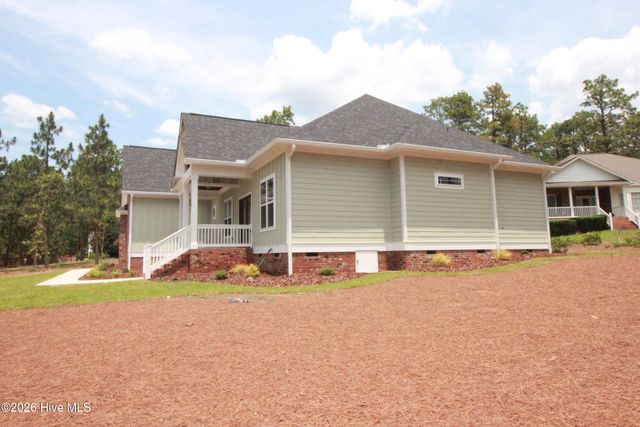 110 Lawrence Overlook, West End, NC 27376