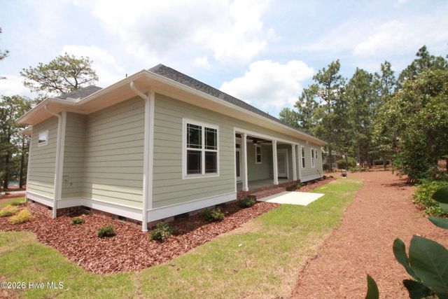 110 Lawrence Overlook, West End, NC 27376