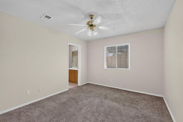 631 Vista Luna Lane SW, Albuquerque, NM 87121