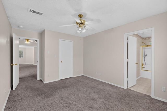 631 Vista Luna Lane SW, Albuquerque, NM 87121