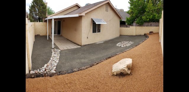 631 Vista Luna Lane SW, Albuquerque, NM 87121