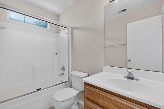 631 Vista Luna Lane SW, Albuquerque, NM 87121